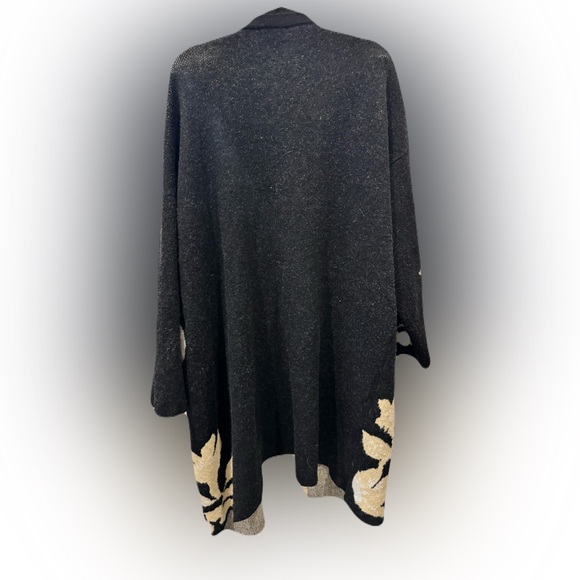 The Alleman Floral Cardigan in Black in 2xl - Picture 2 of 6